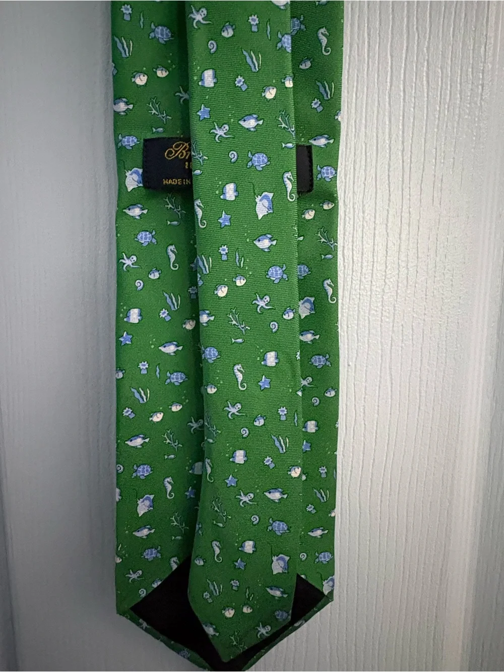 Vineyard Vines Green Tie with Blue and White Nautical Motifs